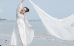 校花两腿中间被同桌摸出水了动漫